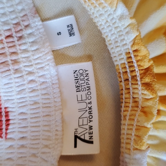 New York and Company Top - Picture 4 of 9